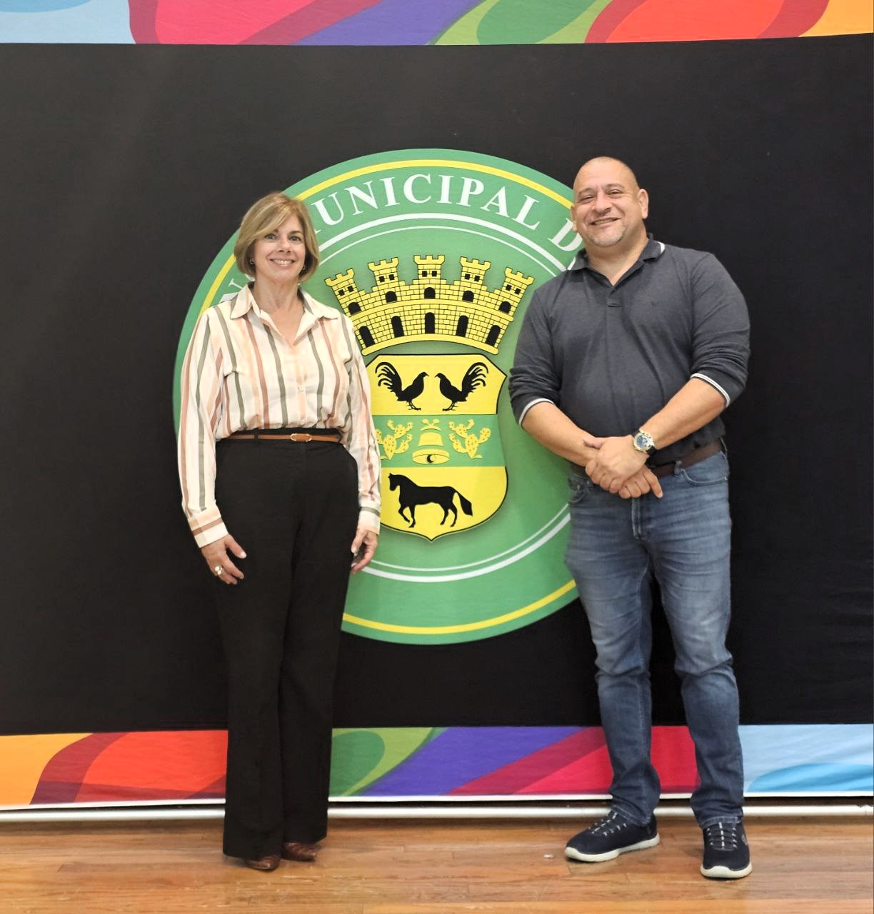 Representantes del Banco de Desarrollo Económico durante charla sobre financiamiento para comerciantes del área noroeste en Isabela.
